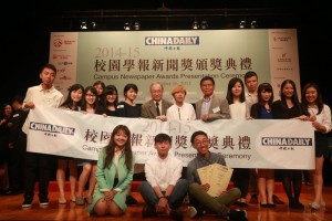 得獎學生與皇甫河旺主任及柯達群教授合照。