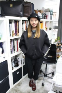 香 港 時 裝 設 計 師 冼 美 玉 。　