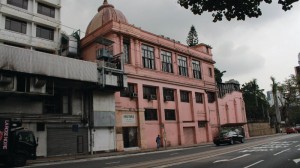 Happy Valley Hindu Temple was built in 1852 with a North-India three- tier architecture style.