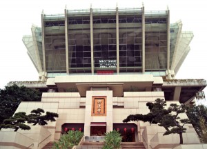 李映萱攝 富有現代建築的香港妙法寺 。