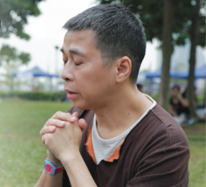 麥 慰 宗 指 動 物 來 到 人 們 的 身 邊 ， 是 要 讓 人 類 學 習 大 愛。